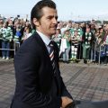 Joey Barton - Celtic'te oynarken takım elbise ile stada geliyor